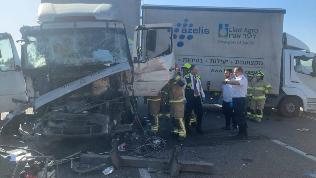 מהמשאית הפגועה