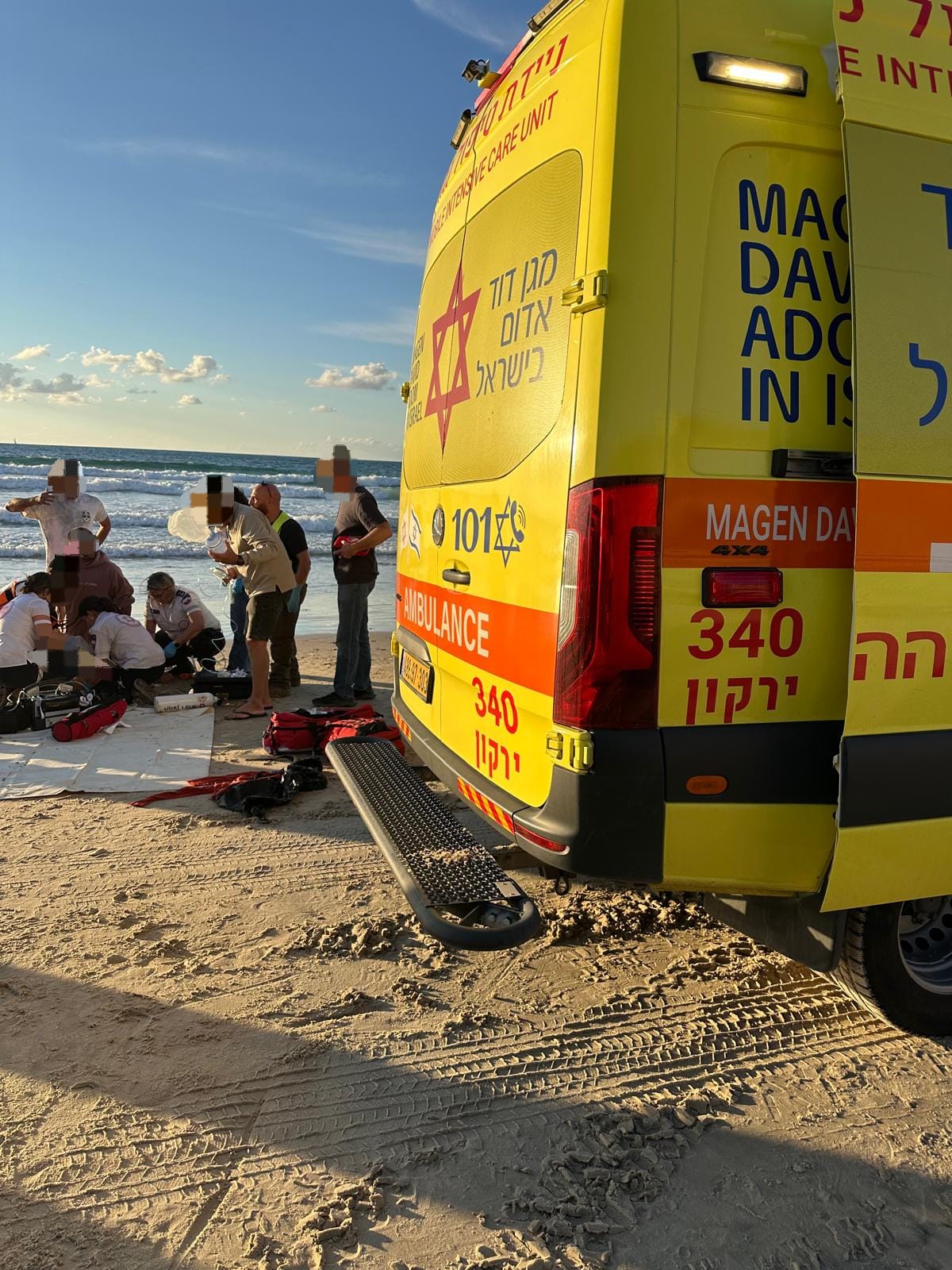 צוות מד"א בחוף הרצליה
