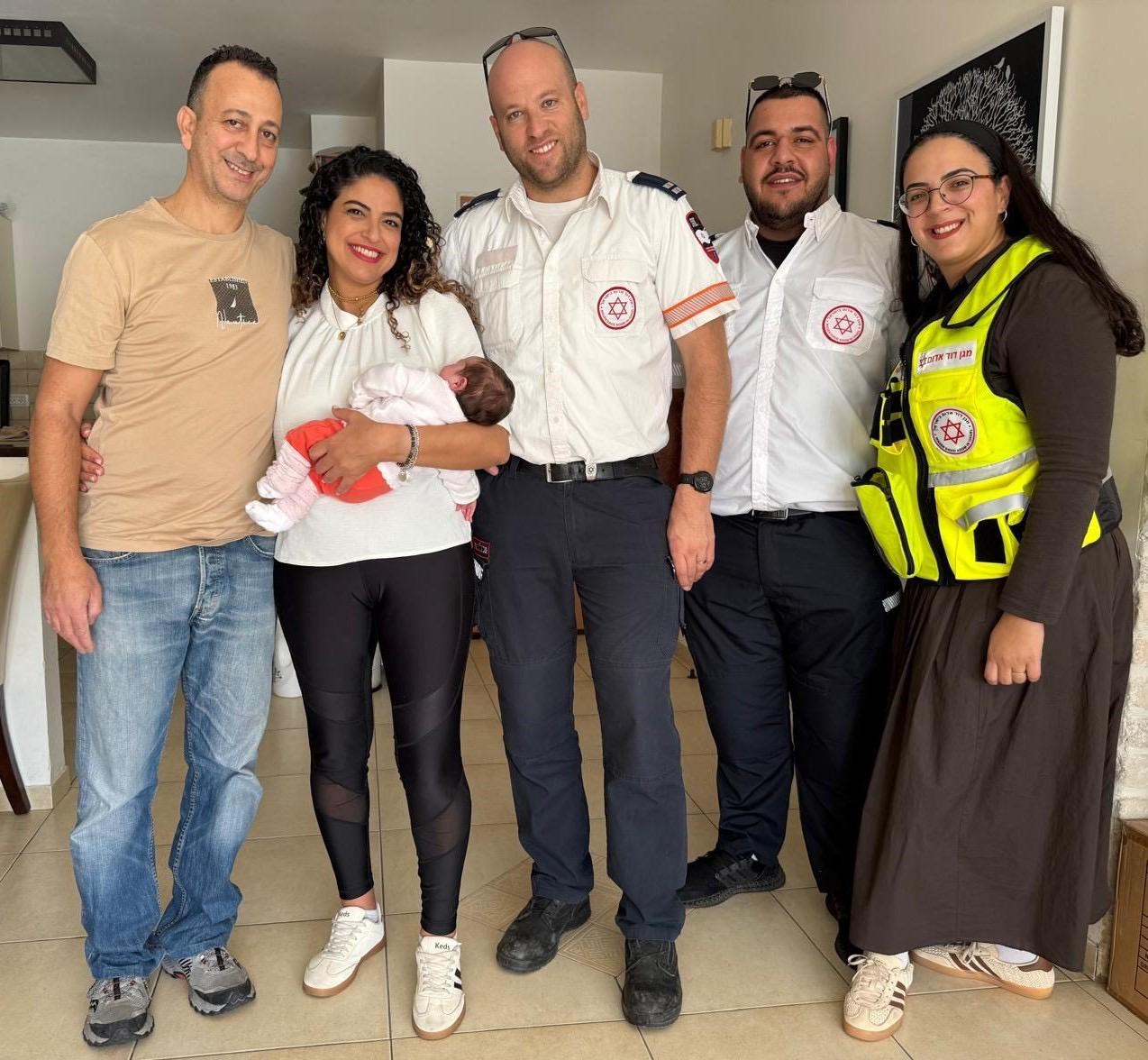 היולדת והצוות לאחר הלידה