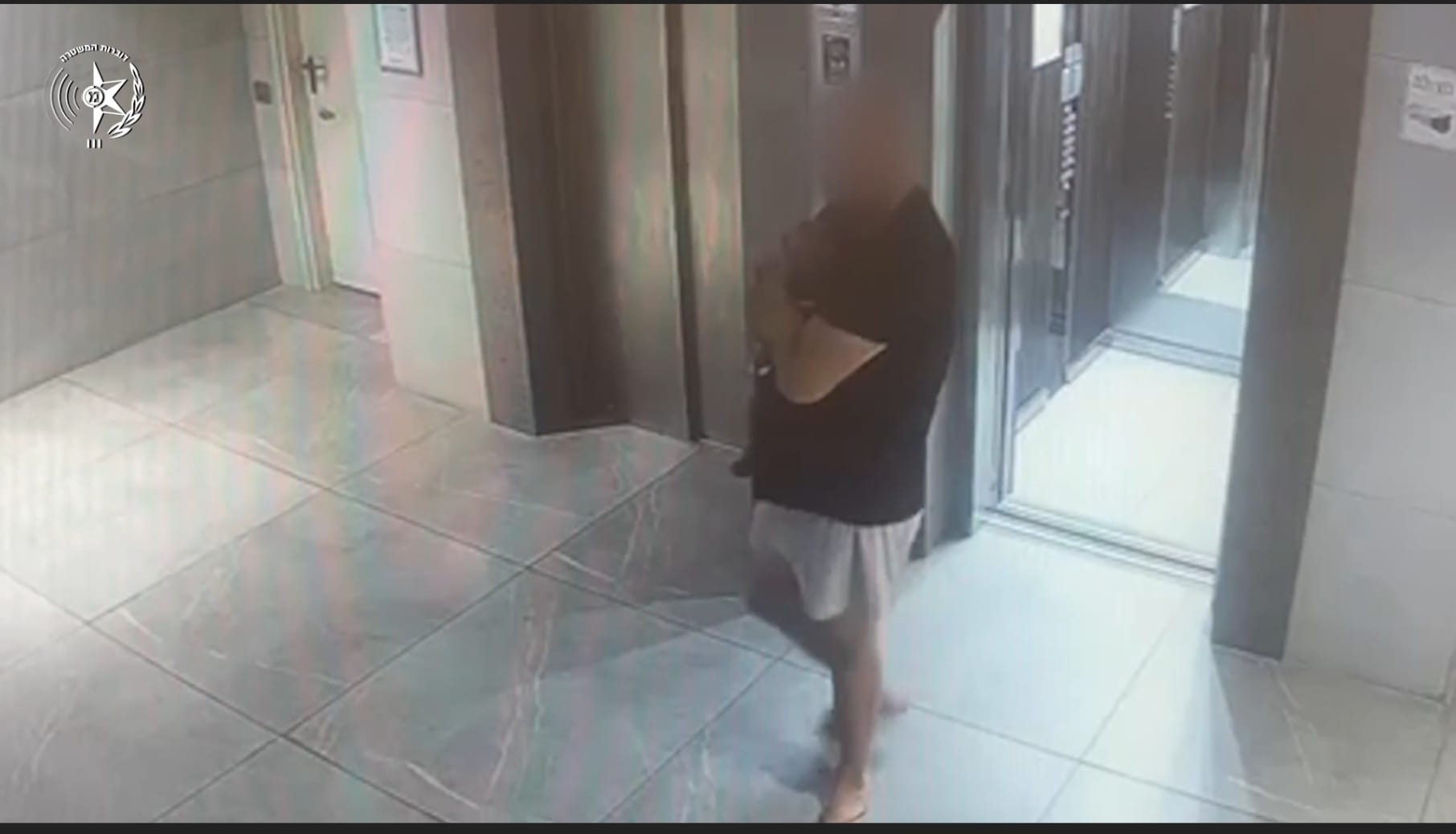 אב חונק את בנו הפעוט