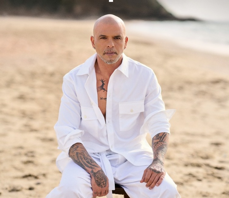 הזמר אייל גולן