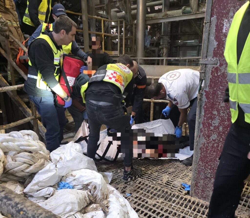 צוותמד"א סביב הפצוע