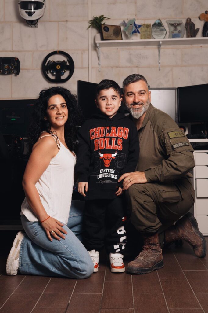 מיתר עוז ומשפחתו