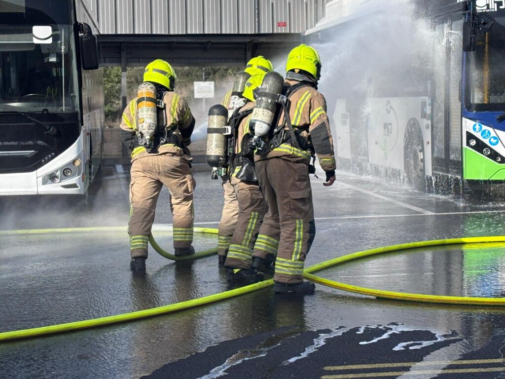 כבאים בפעולה