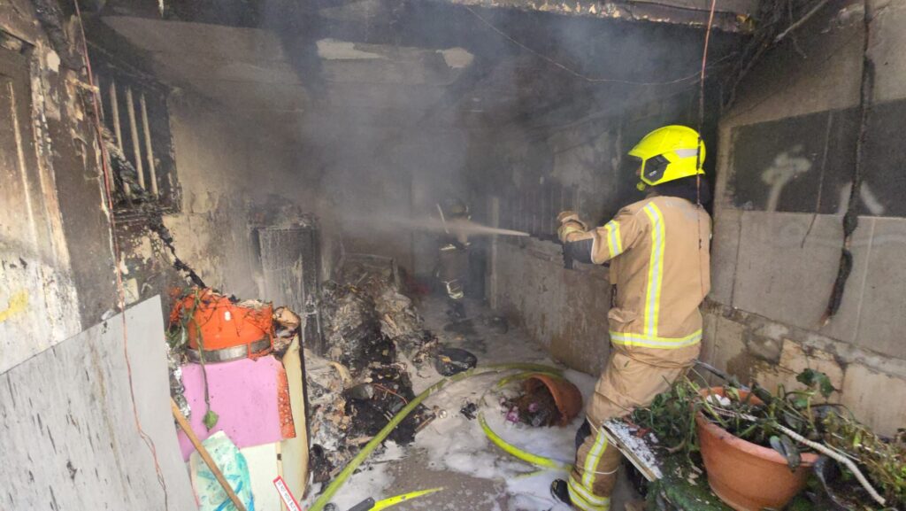 כיבוי שריפה בבניין