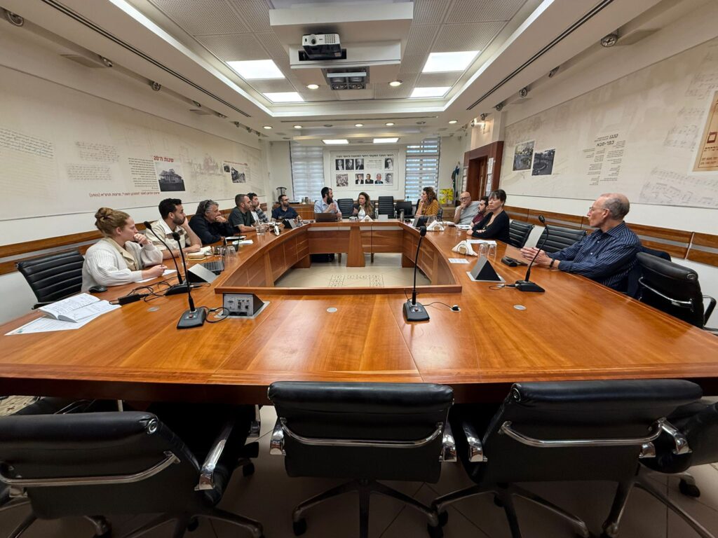 ישיבה בנושא בניה