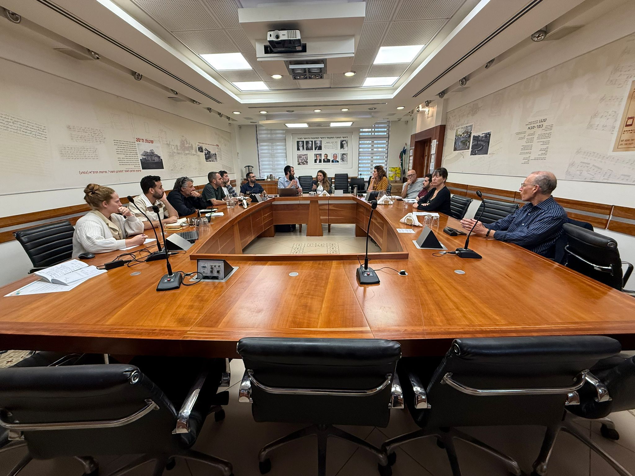 ישיבה בנושא בניה