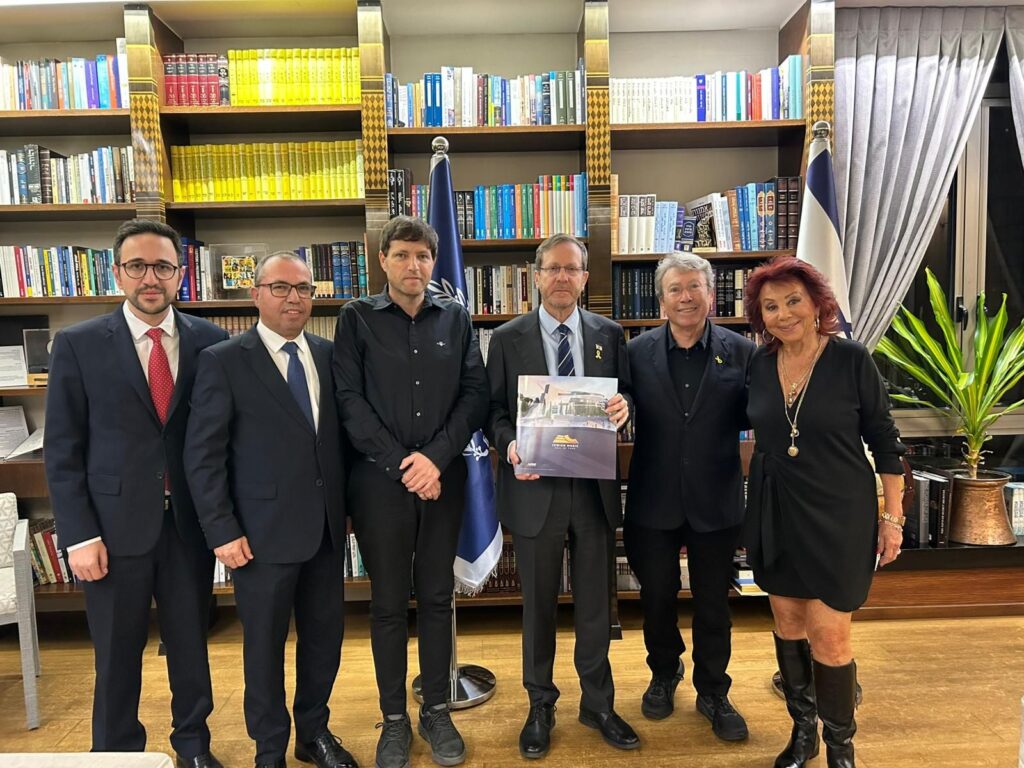 משתתפי המפגש בעיריית פתח תקווה