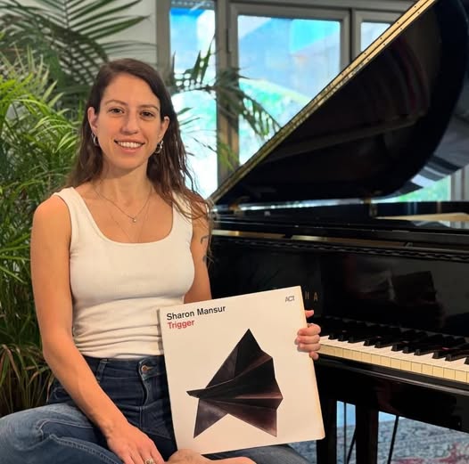 הפסנתרנית שרון מנצור