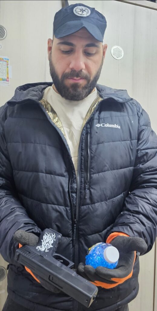 קטין בתחנת המשטרה