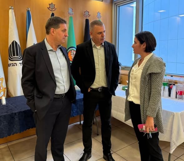 פגישה בלשכת שר הבטחון