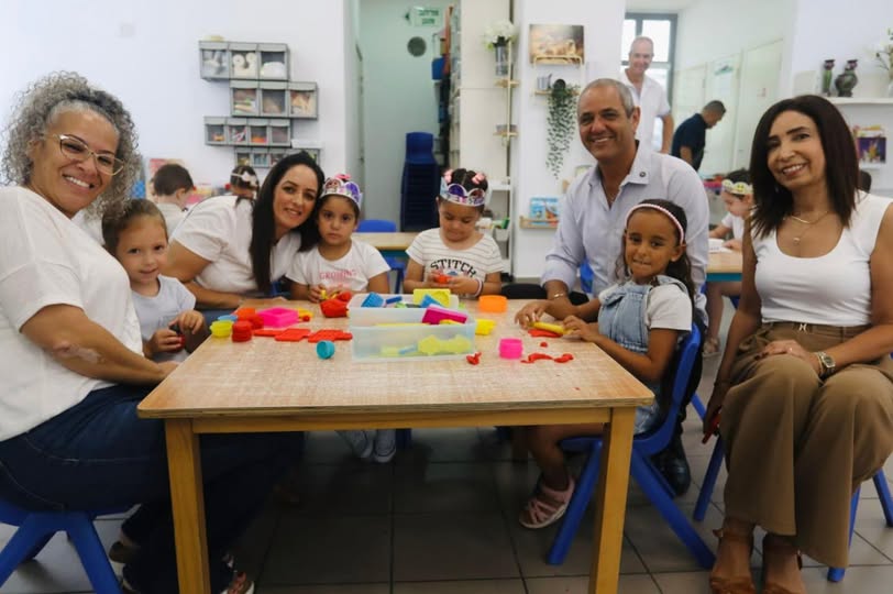 ראש העיר עם ילדים