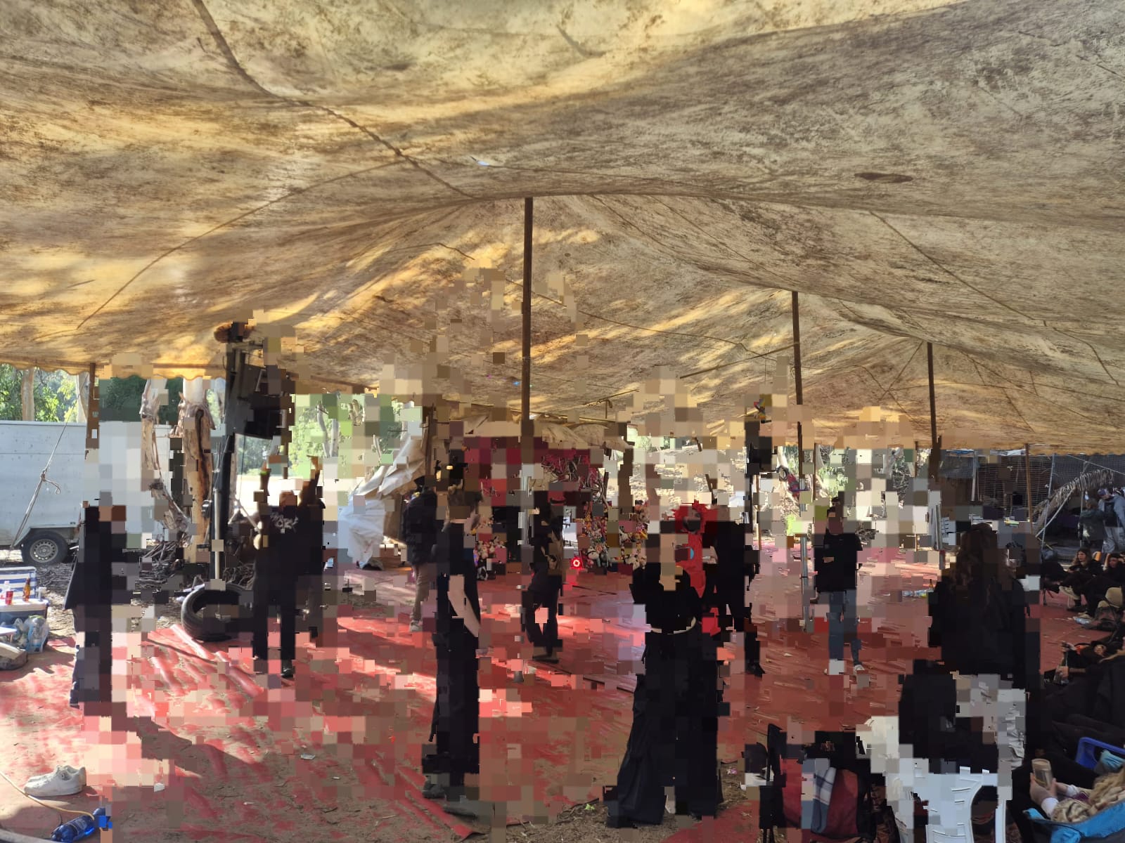 מסיבה לא חוקית