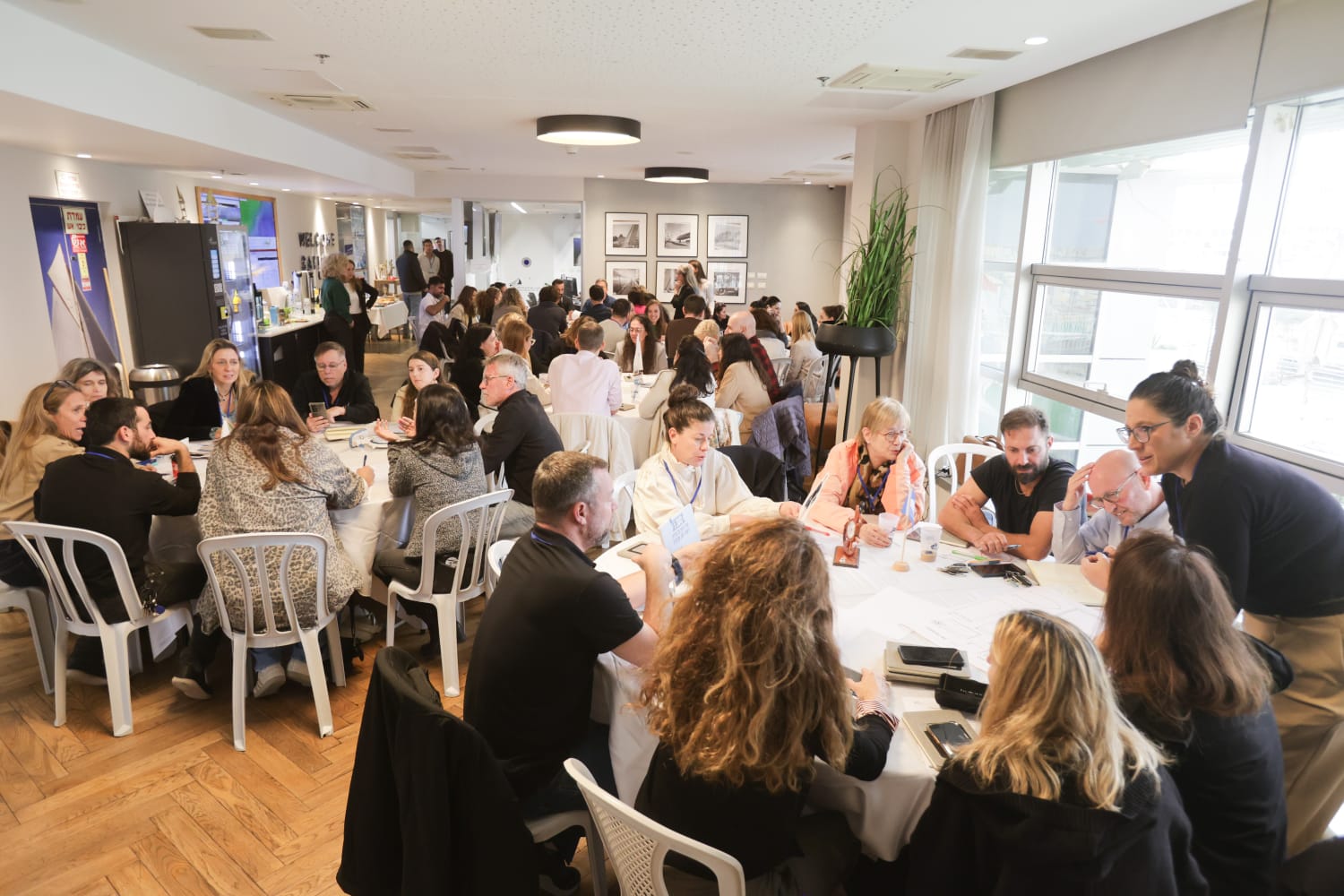 שולחנות עגולים