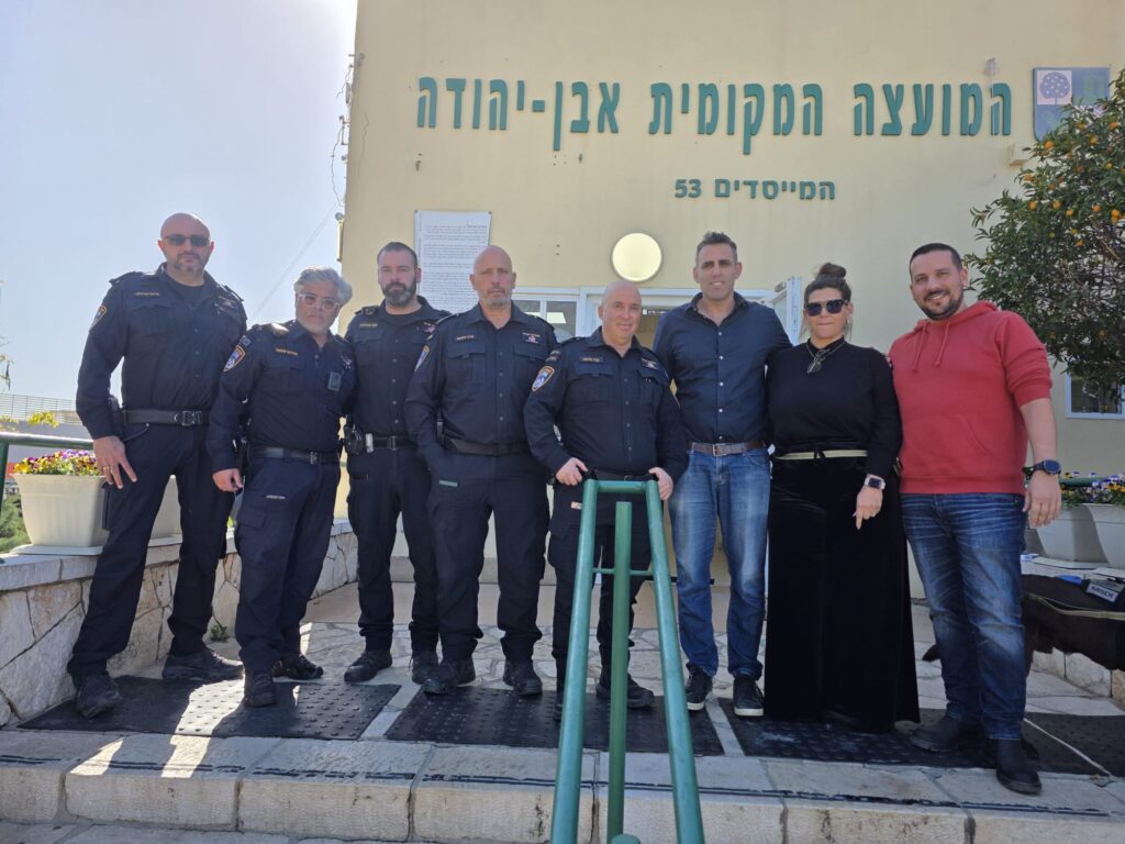 השוטרים בפגישה