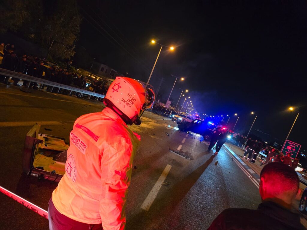 איש מד"א באזור התאונה