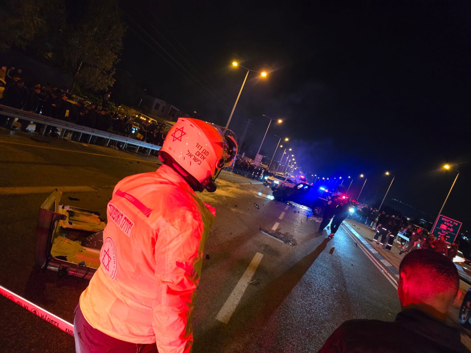 איש מד"א באזור התאונה