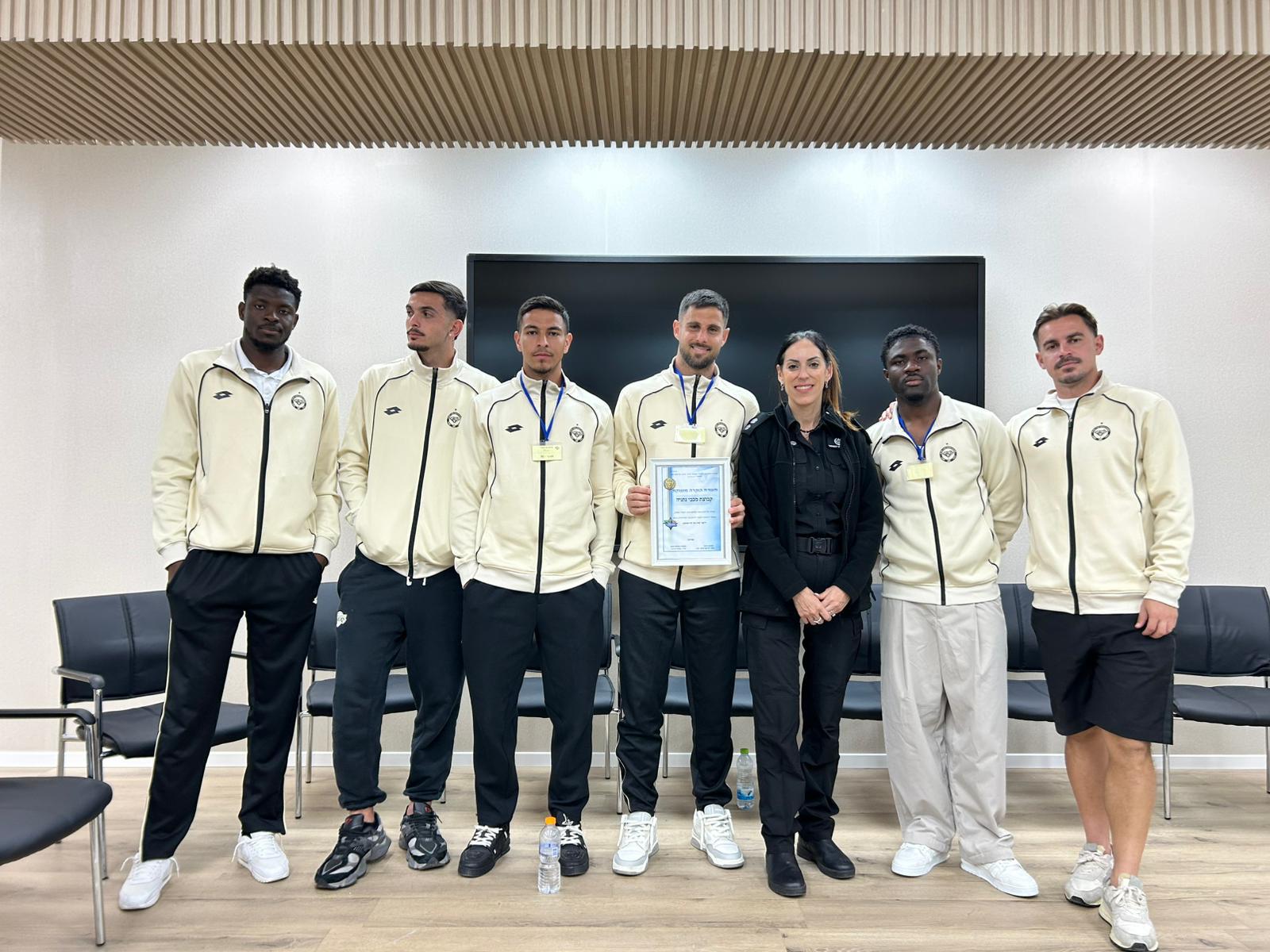 מפגש מרגש. צילום: דיגיטל מכבי נתניה