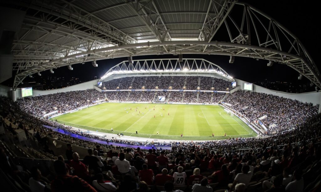 גביע המדינה בכדורגל. צילום: מי תניף את הגביע? צילום: ההתאחדות לכדורגל בישראל.