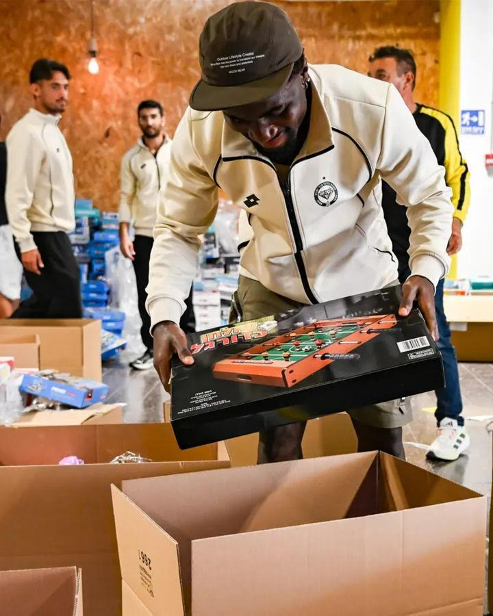 חיוכים לילדי העיר. צילום: דיגיטל מכבי נתניה.